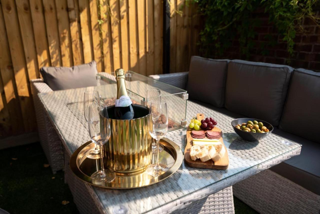 Cosy Cardiff Apartments - Garden Lounge Exterior photo