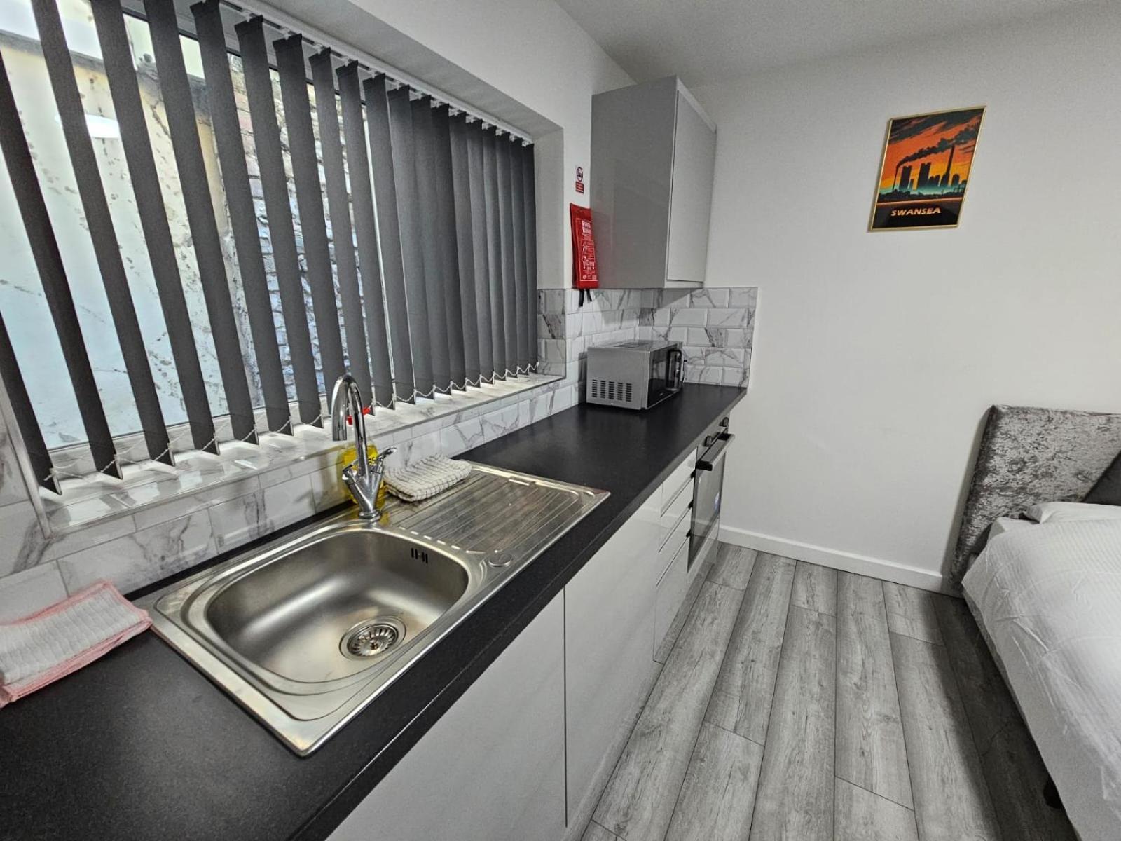 Cosy Cardiff Apartments - Garden Lounge Exterior photo